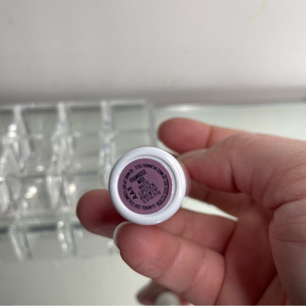 limited edition mac lipstick - Picture 3 of 4